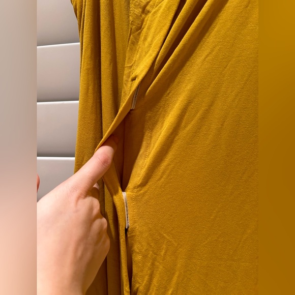 NEVER WORN Ruffle Strap Labor & Delivery Gown in Honey color size XS/S - Picture 11 of 12